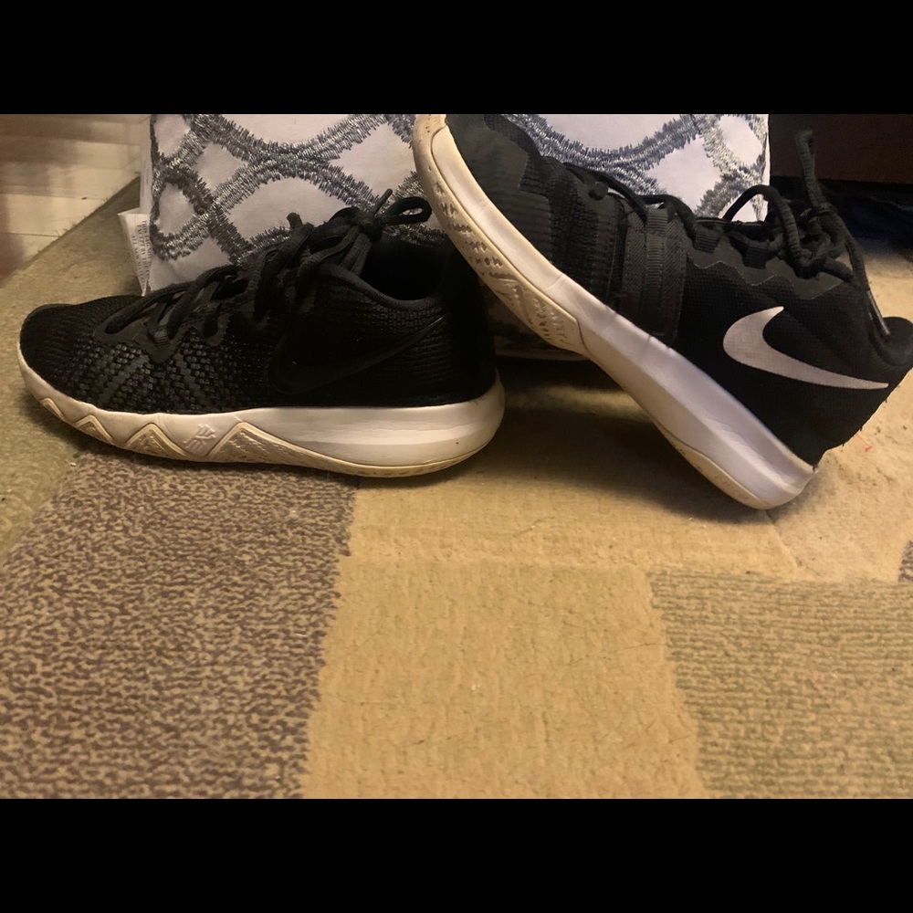 Nike kyrie all black size 4.5